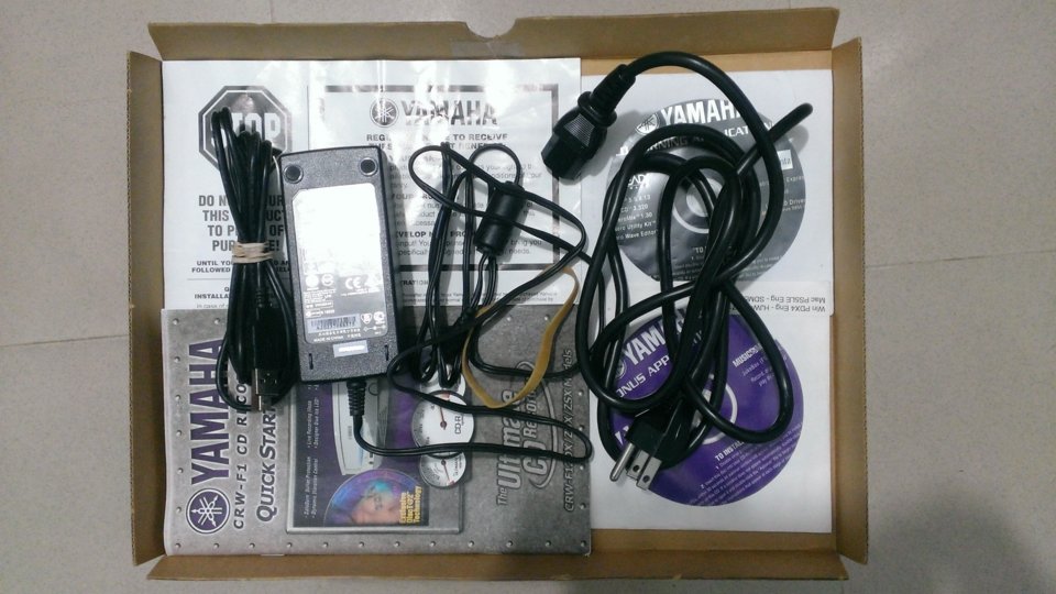 Yamaha CRW-F1UX.3.jpg