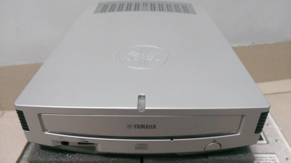 Yamaha CRW-F1UX.4.jpg