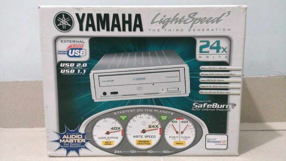 Yamaha CRW3200UX.1.jpg