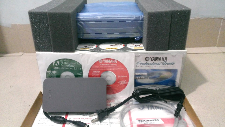 Yamaha CRW3200UX.2.jpg