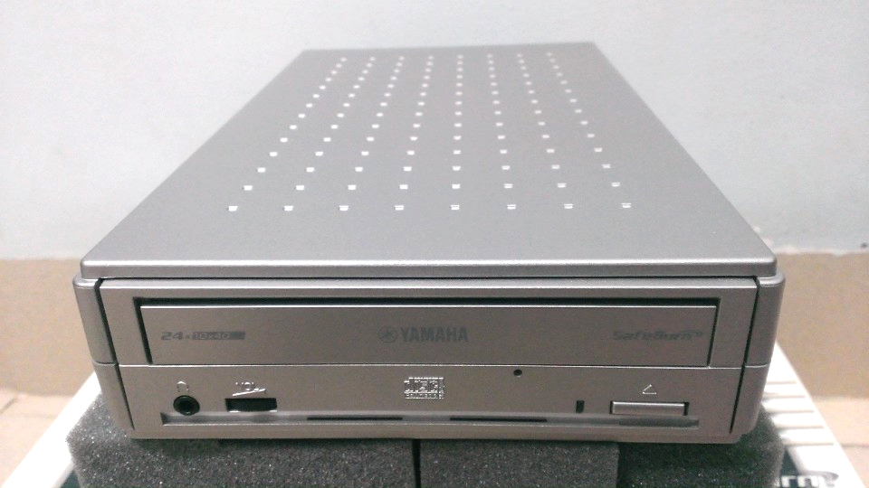 Yamaha CRW3200UX.3.jpg