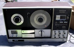 PanasonicTapeRecorderfrom1973.jpg