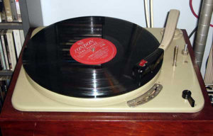Turntabe mono.jpg