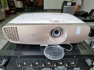 7.Máy chiếu BenQ.jpg